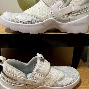 BNWoT Nike Jordan Trunner LX Heiress White/Pure Platinum (2Y) KICKS
